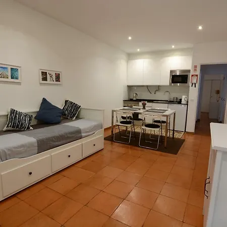 Charmosous Flat *